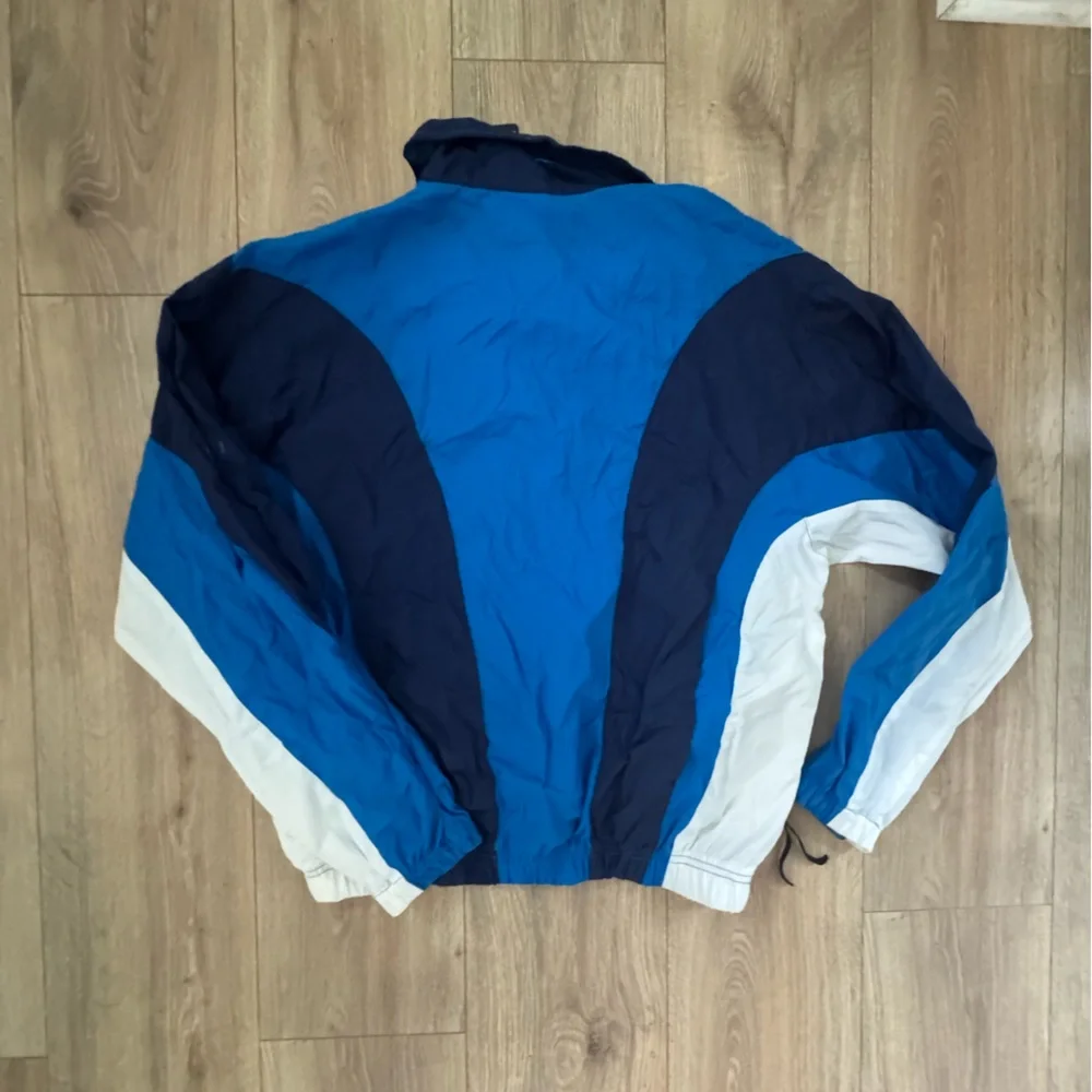 Vintage Nike Women’s 1997 Final For Windbreaker in Blue, Navy, and White - Picture 2 of 4